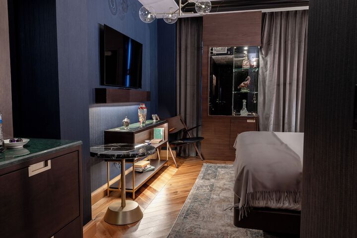 Room 11 of 23