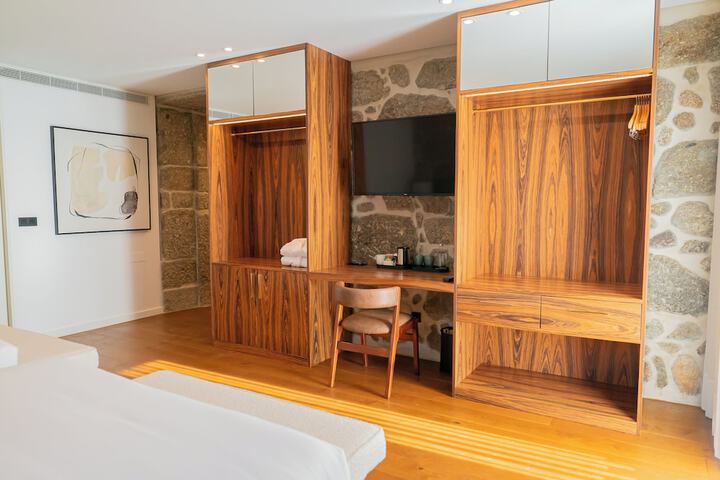 Room 35 of 102