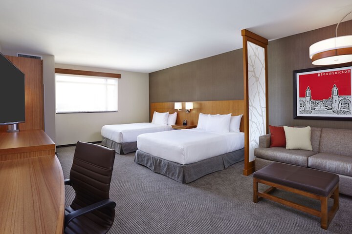 2 Queen Beds and Sofa (3 of 6)