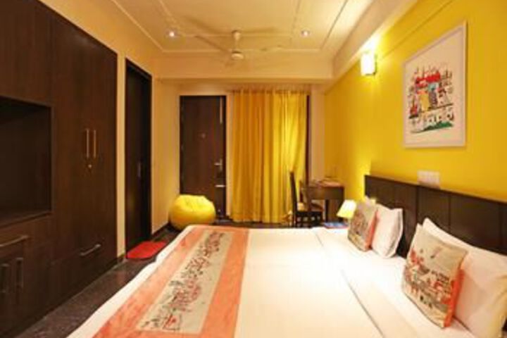 Room 6 of 30