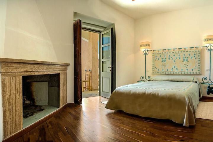 Room 3 of 46