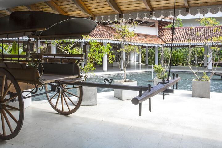 Pool Hotel