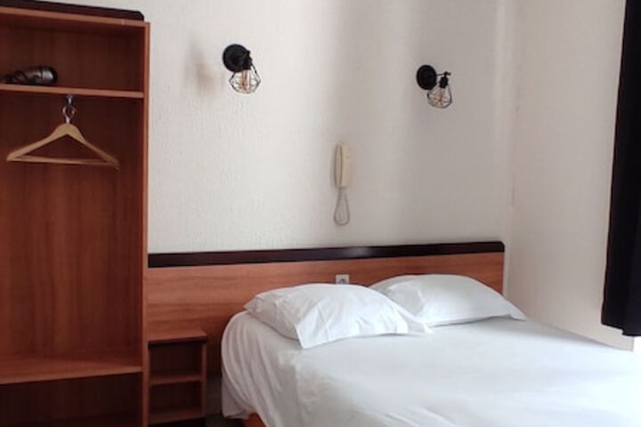 Room 12 of 25
