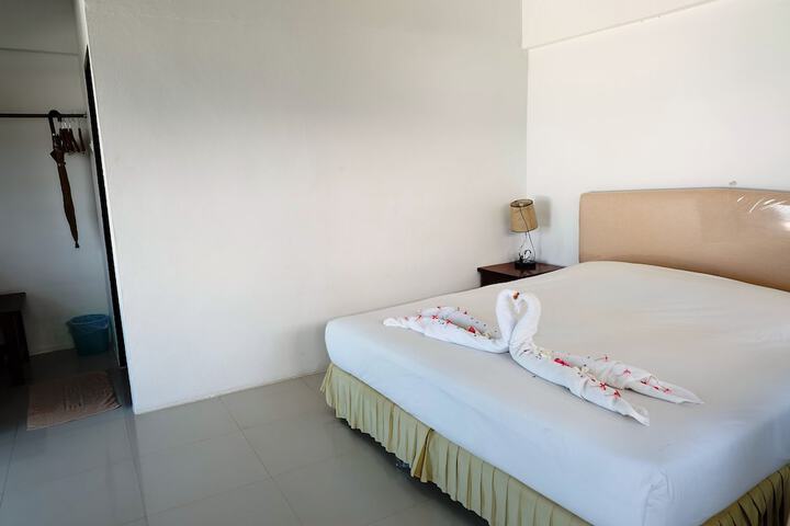 Room 9 of 87