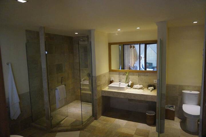 Room 35 of 59