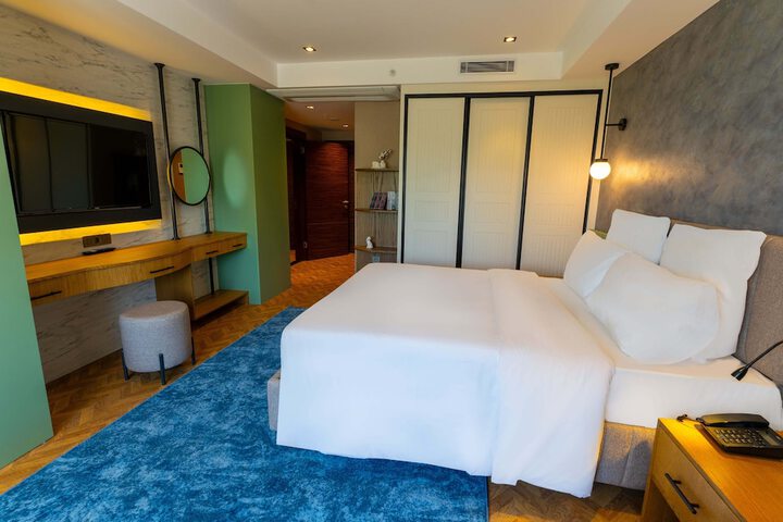 Room 3 of 10