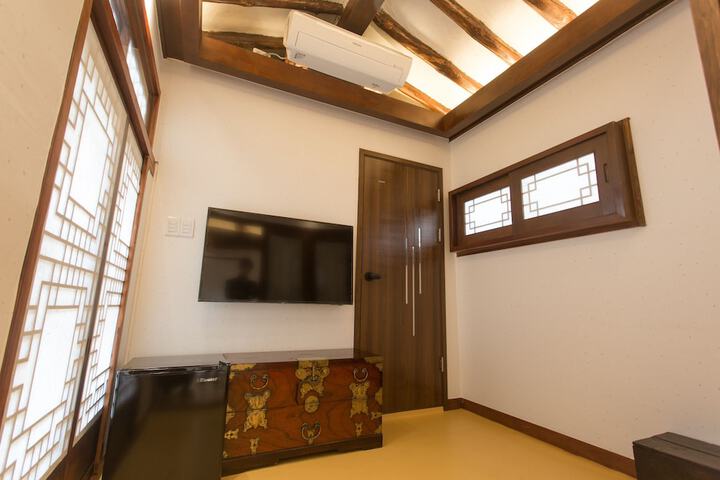 Room 12 of 62