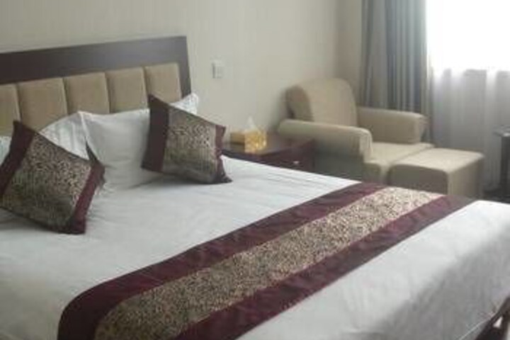 Room 3 of 8