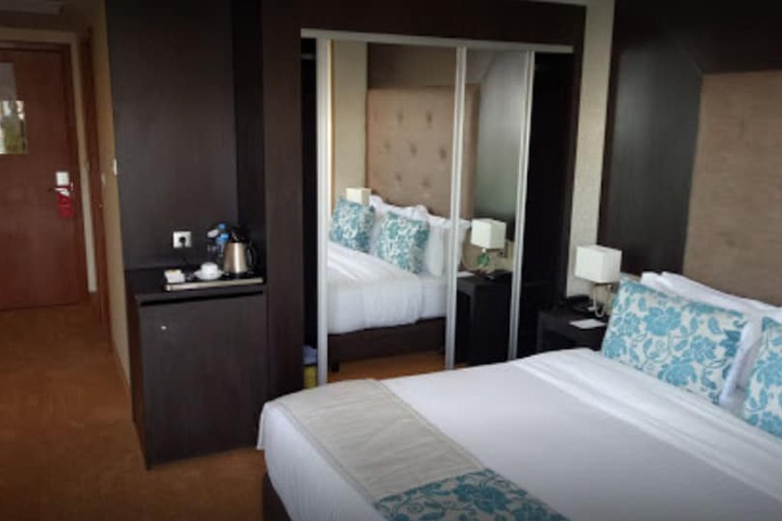 Room 8 of 37