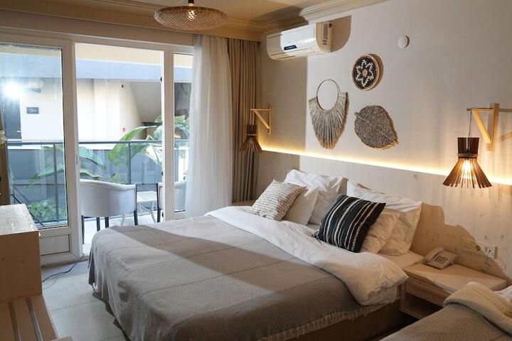 Room 10 of 83