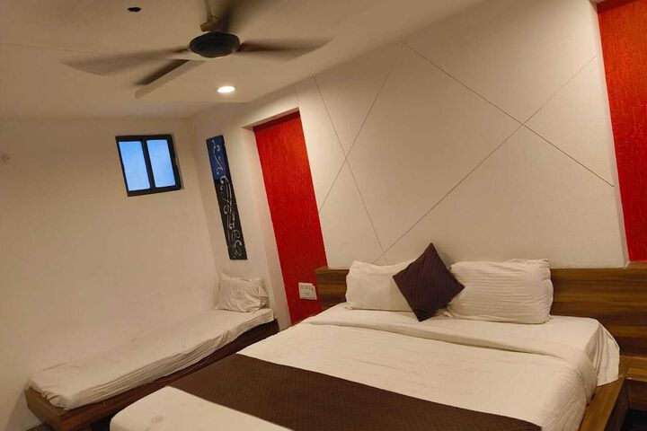 Room 8 of 14