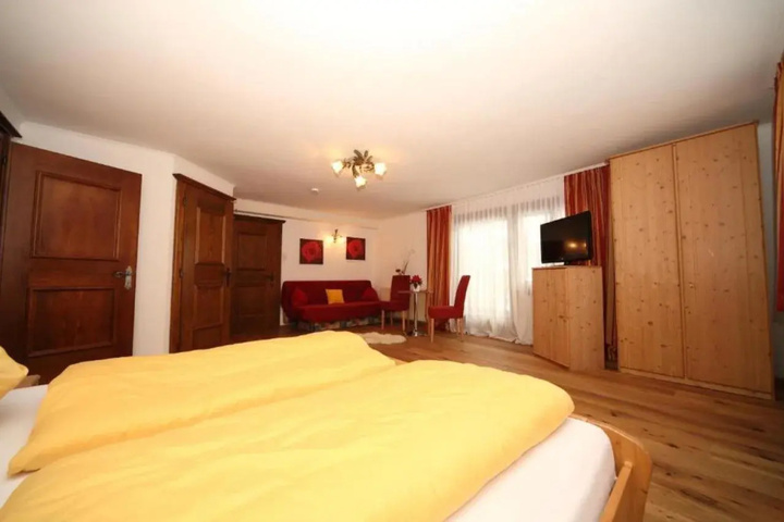 Room 3 of 7