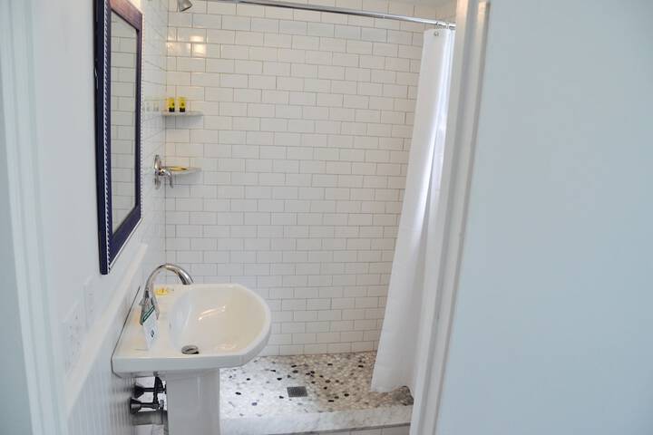 Double Bed City View Shared Bathroom (12 of 21)