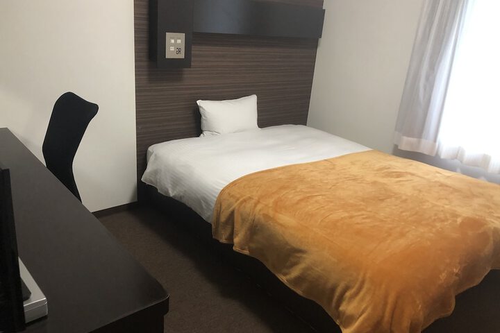 Room 8 of 77