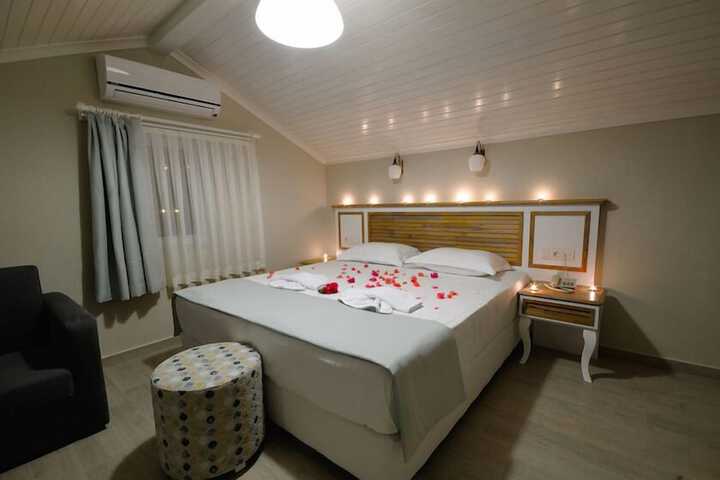Room 13 of 34