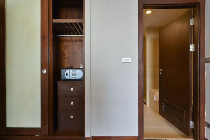 Room 12 of 65