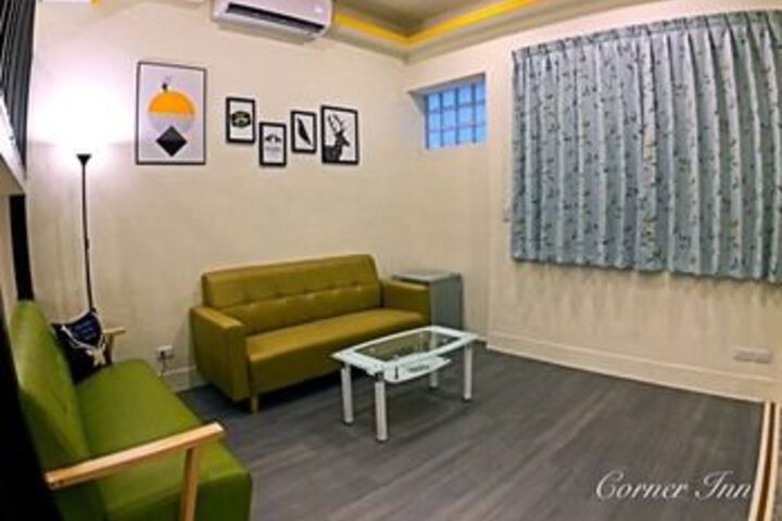 Room 17 of 27