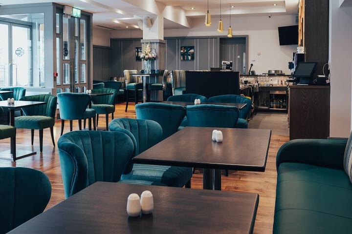 Lounge 60 of 73
