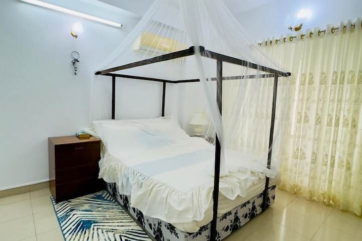 Room 4 of 77