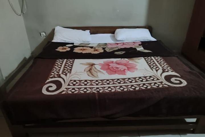Room 10 of 34