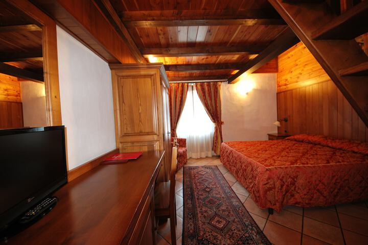 Room 14 of 66