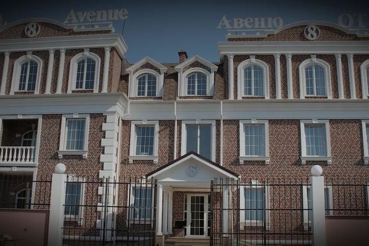 8 Avenue