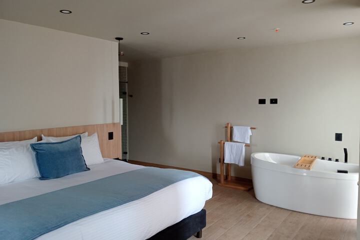 Room 5 of 123