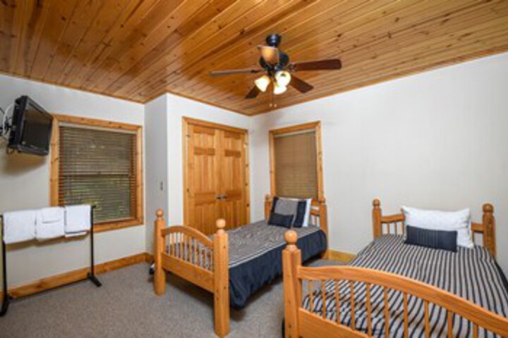 Room 32 of 34