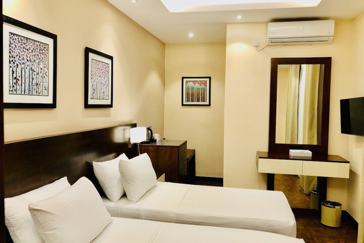 Room 25 of 66