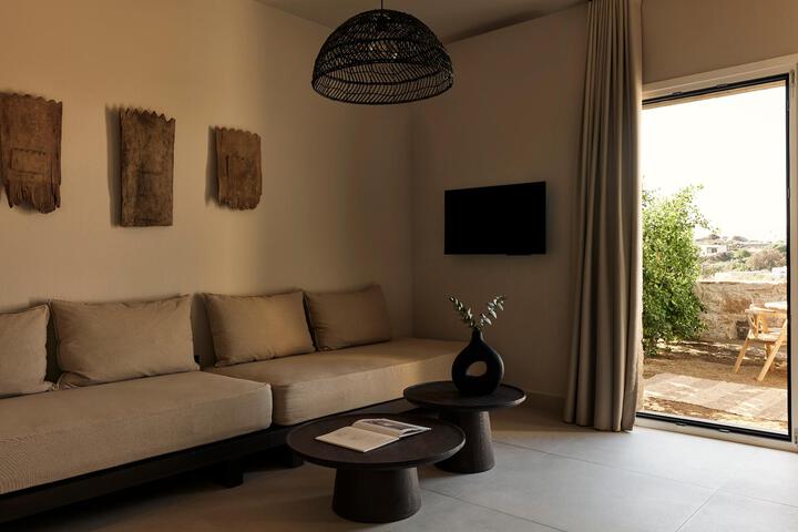 Room 2 of 43