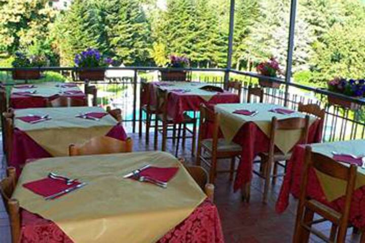 Dining 16 of 26