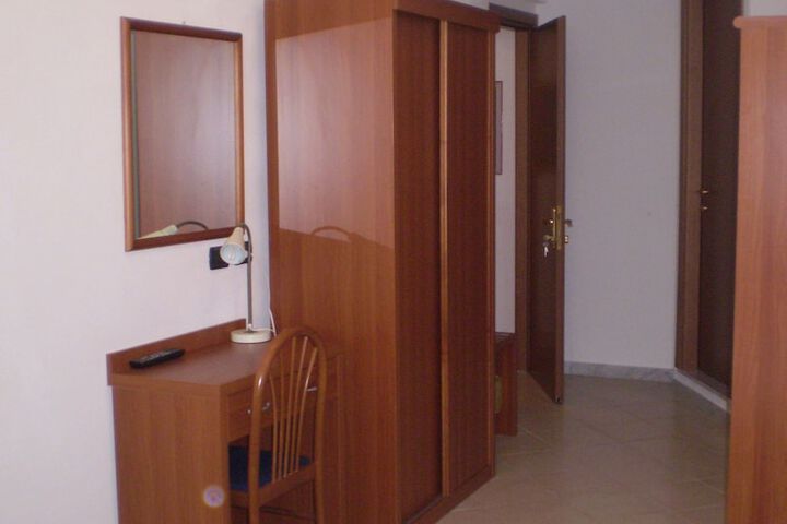 Room 3 of 13