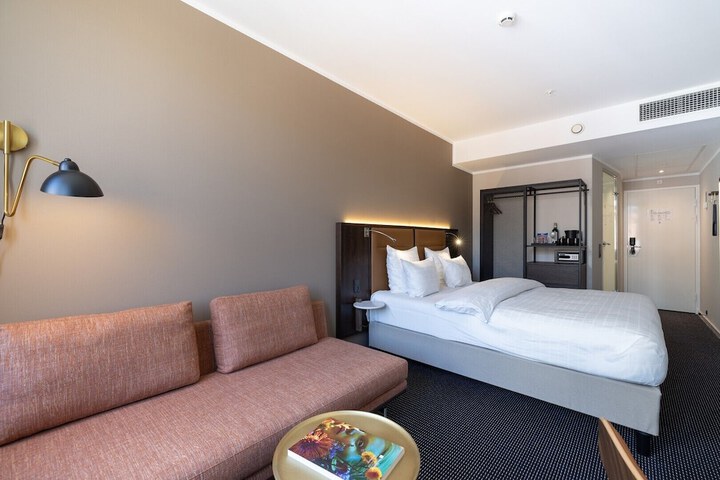 Room 42 of 78