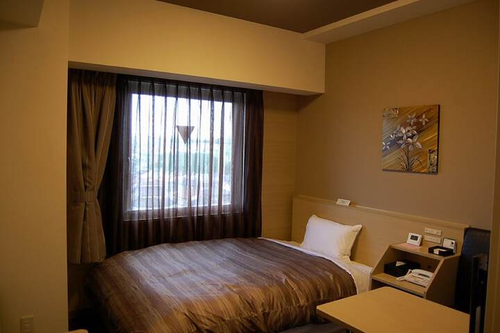 Room 4 of 25