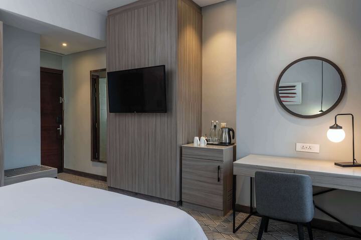 Room 45 of 193