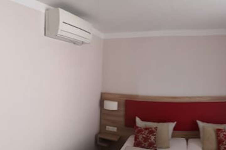 Room 20 of 145