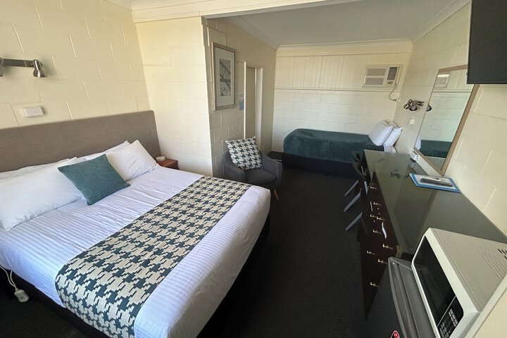 Room 4 of 11