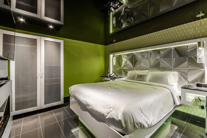 Room 13 of 83