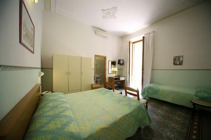 Room 13 of 22