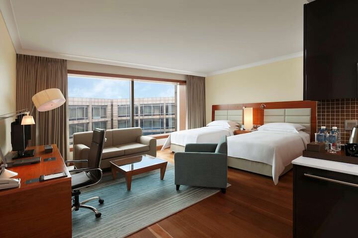 Room 16 of 114