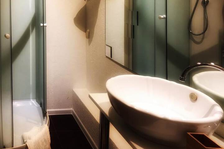 Room 43 of 62