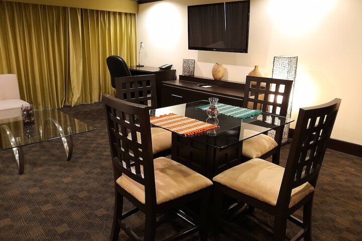 Room 13 of 96