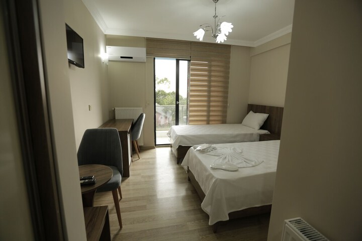 Room 8 of 16