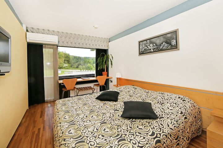 Room 13 of 44