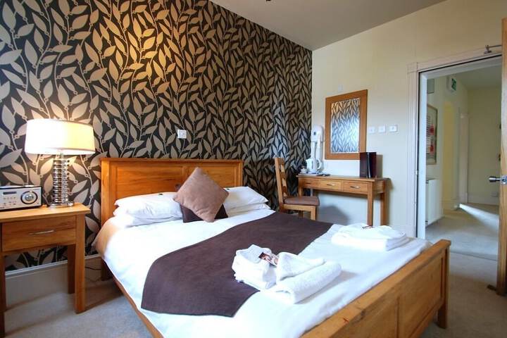 Room 4 of 28