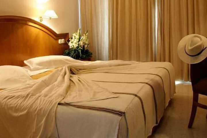 Room 4 of 30