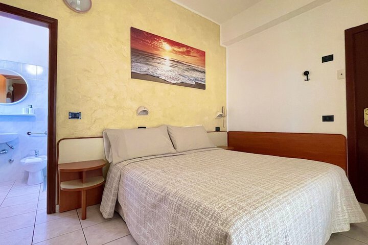 Room 12 of 87