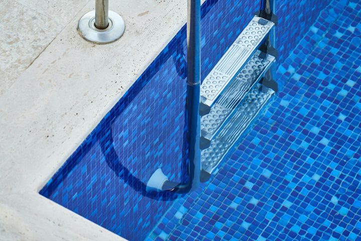 Hotel Pool