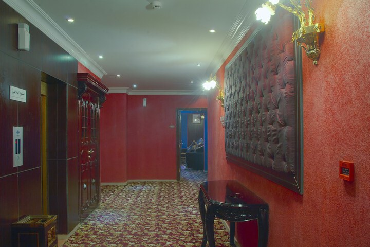 Ballroom/Hall 27 of 34