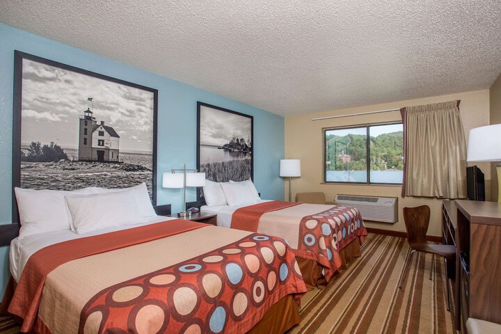 Room 6 of 25